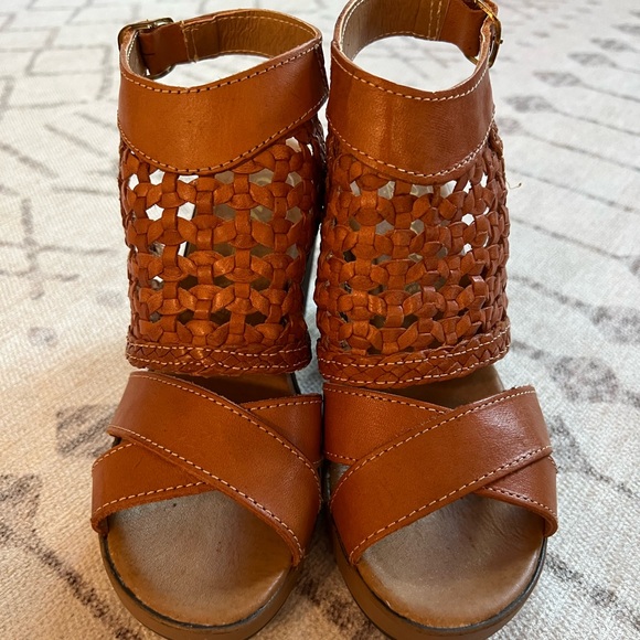 NEW! Beautiful Handmade Mexican Huarache Heels - Picture 4 of 5